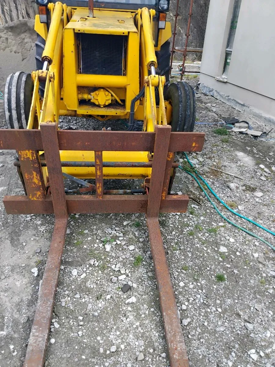 JCB 3CX front loader - Image 4