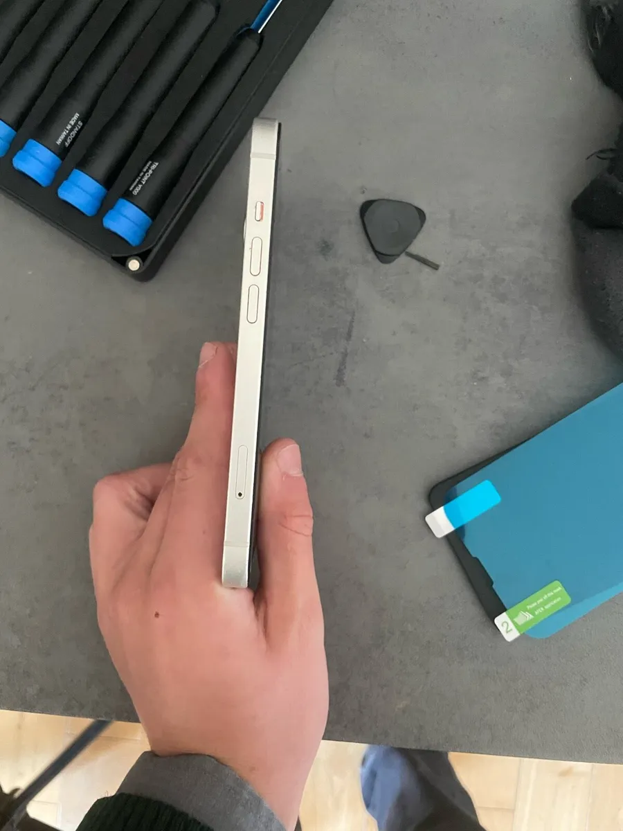 iPhone 14 - Image 3