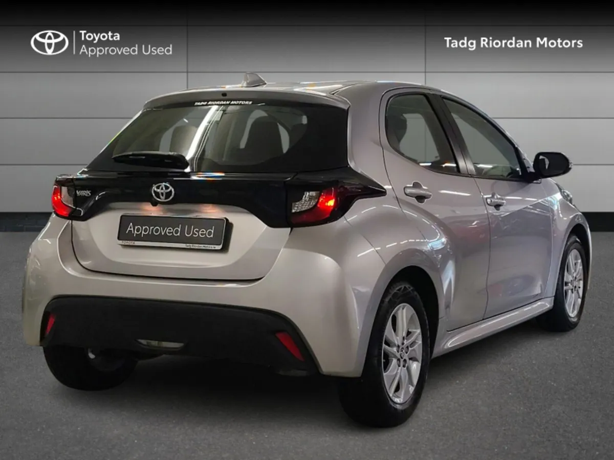Toyota Yaris 1.0 LUNA - Image 2