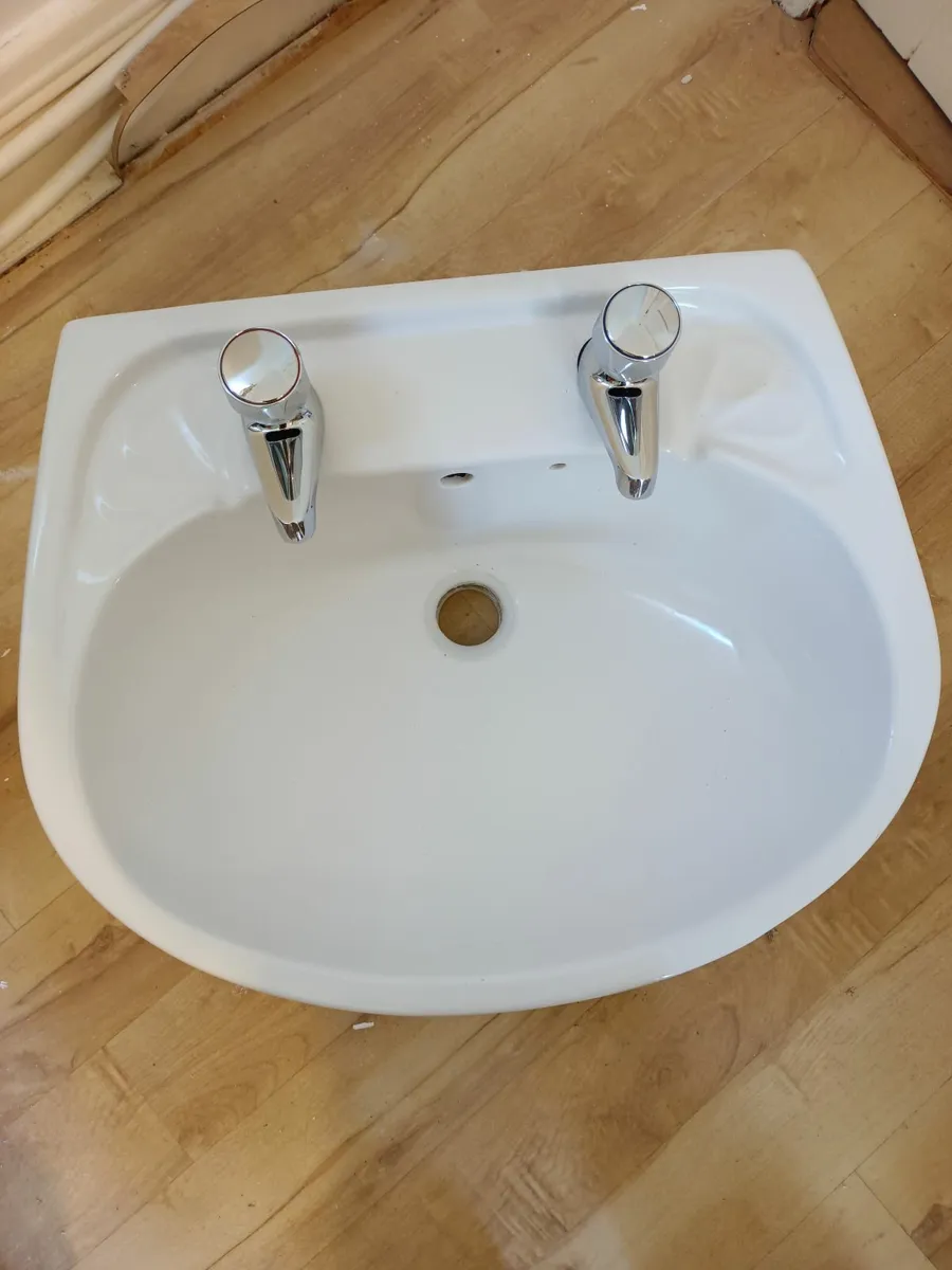 Sink and Pedestal with new taps - Image 1