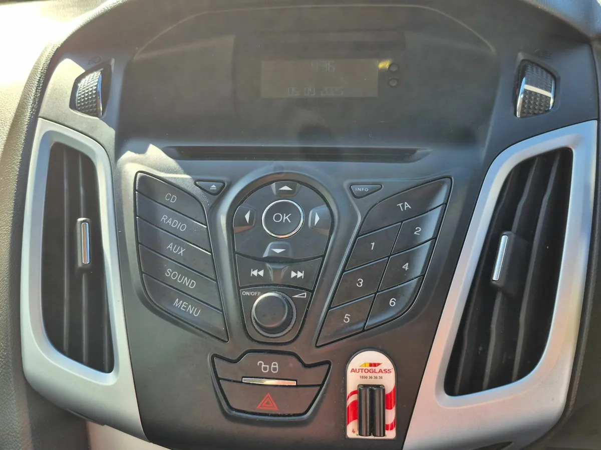 Ford Focus 2011 - Image 2