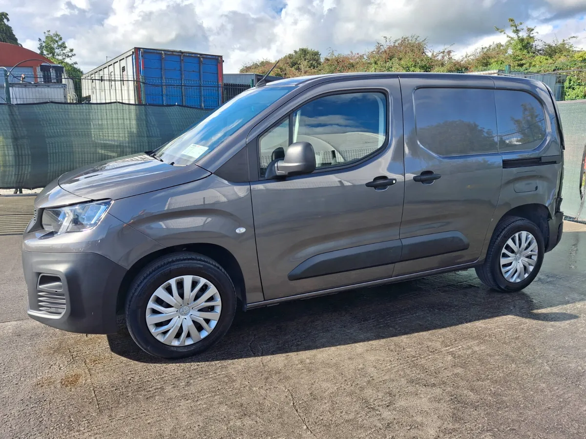 211 Peugeot Partner  Professional  1.5 Diesel - Image 2