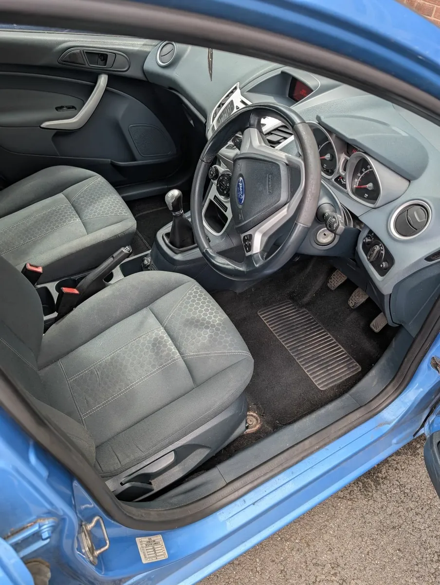 Ford Fiesta 2010 - Image 3