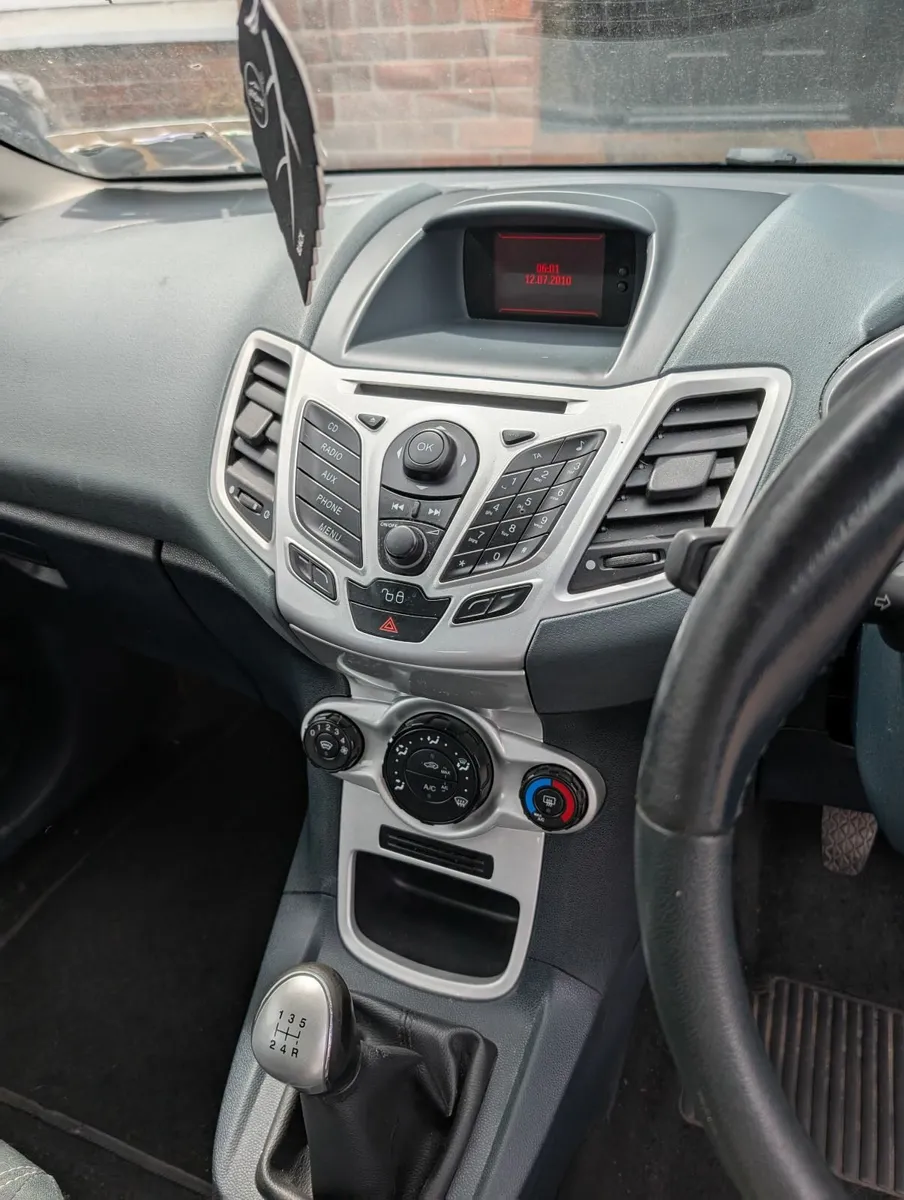 Ford Fiesta 2010 - Image 4
