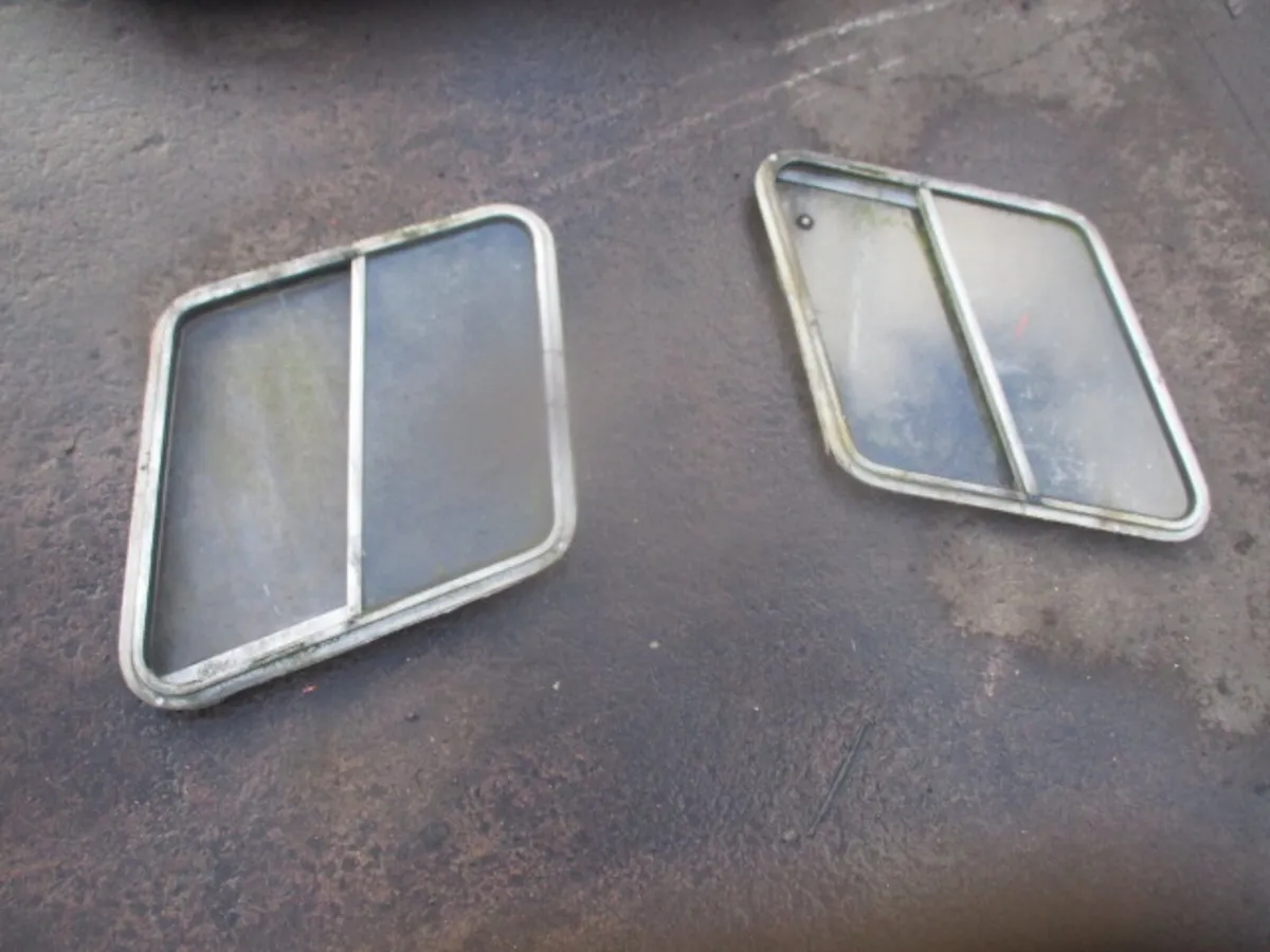 Original Duncan Cab Side Windows - Image 2