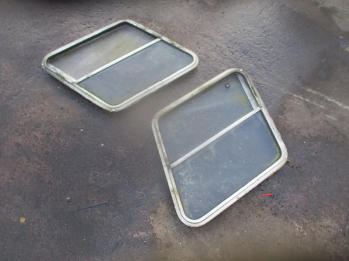 Original Duncan Cab Side Windows - Image 3