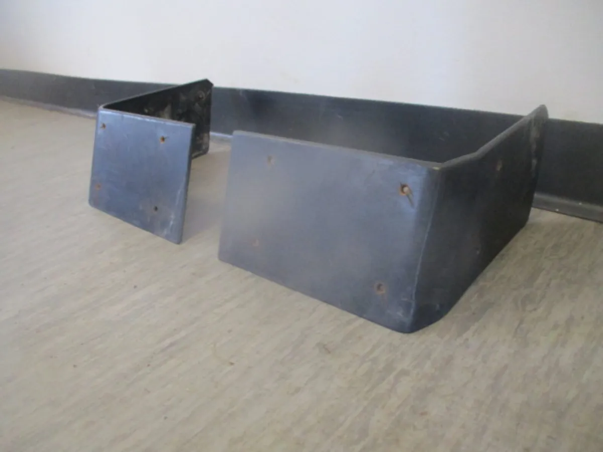 Fiat Cab Lower Plastics - Image 3