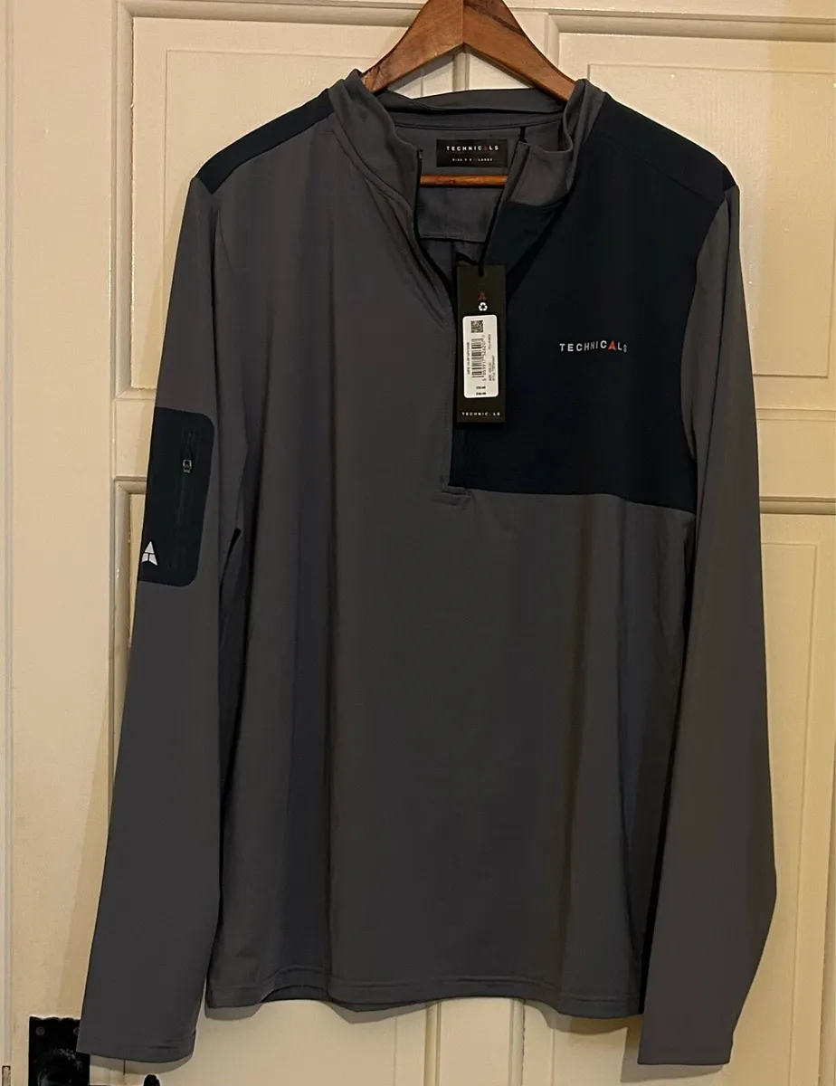 Men’s Technicals top - Image 1