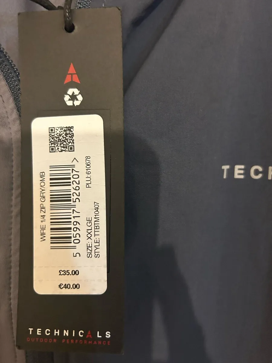 Men’s Technicals top - Image 2