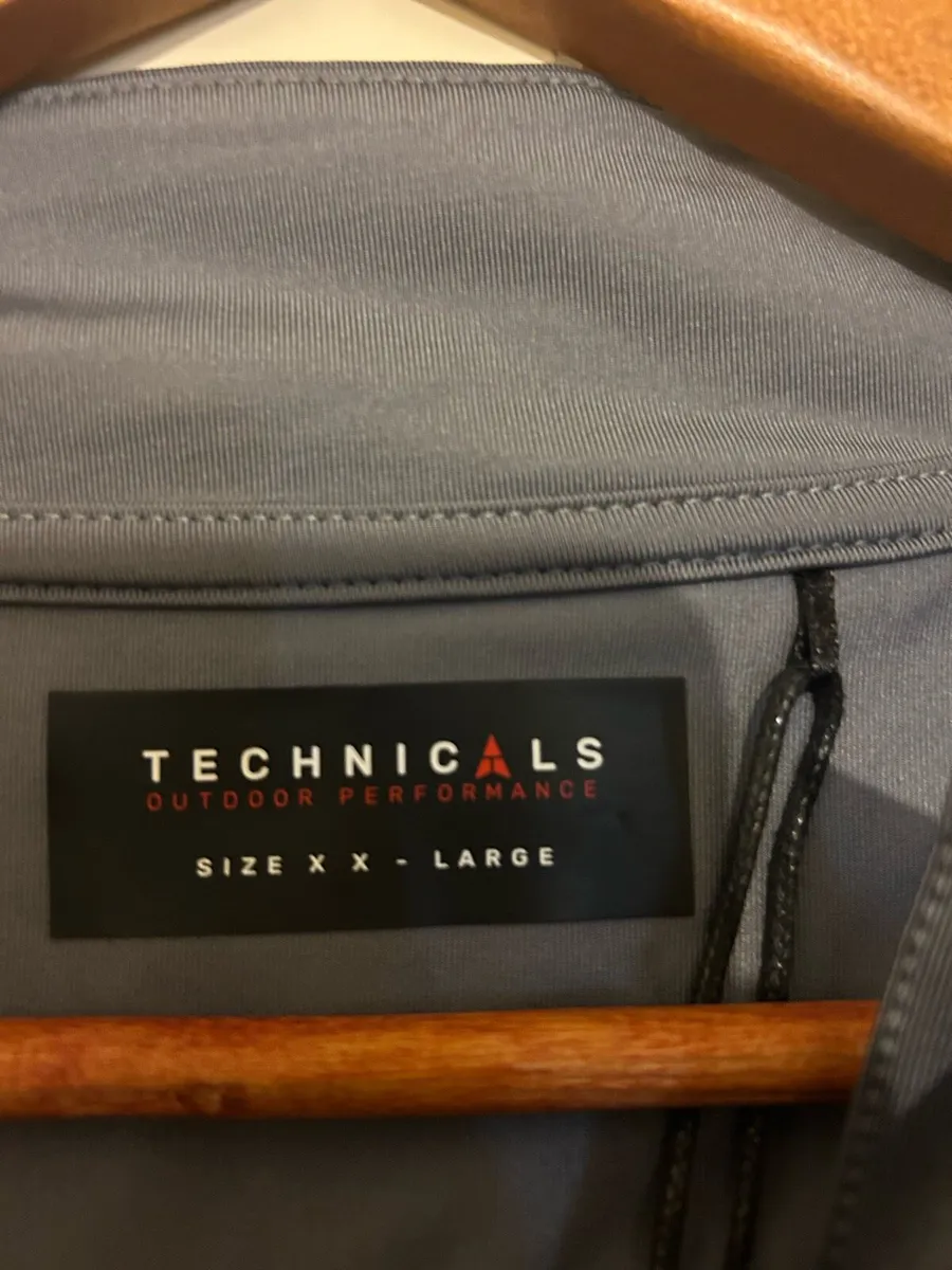 Men’s Technicals top - Image 3