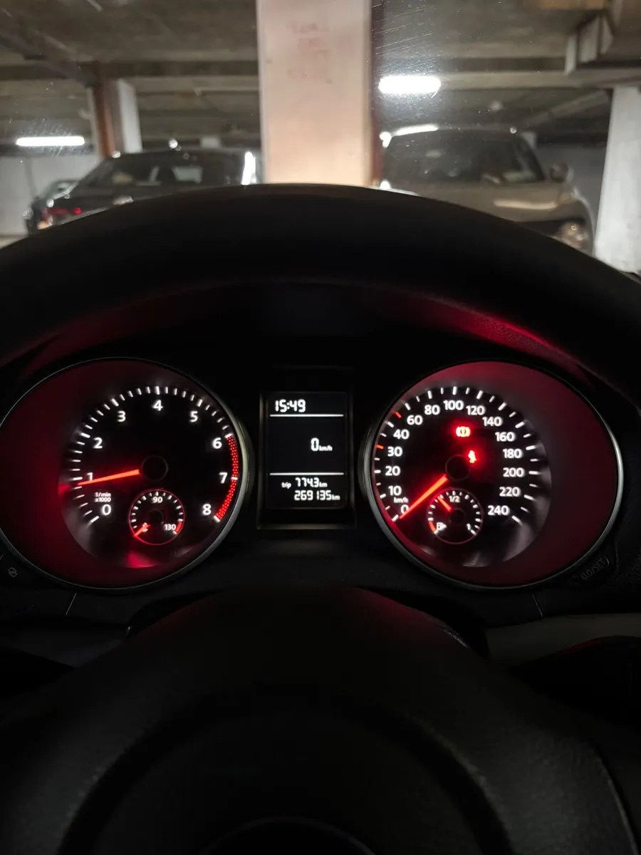 Volkswagen Golf 2010 - Image 4