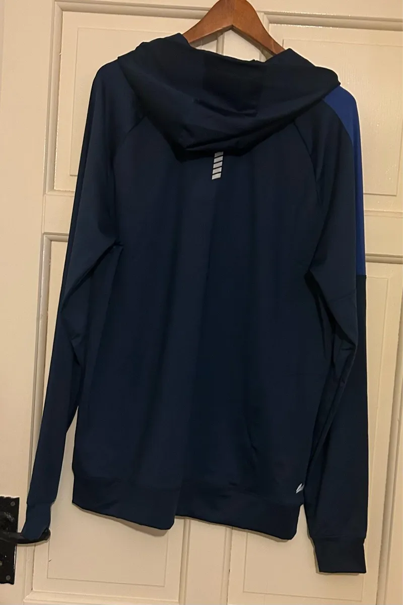 Sports wear top - Image 4