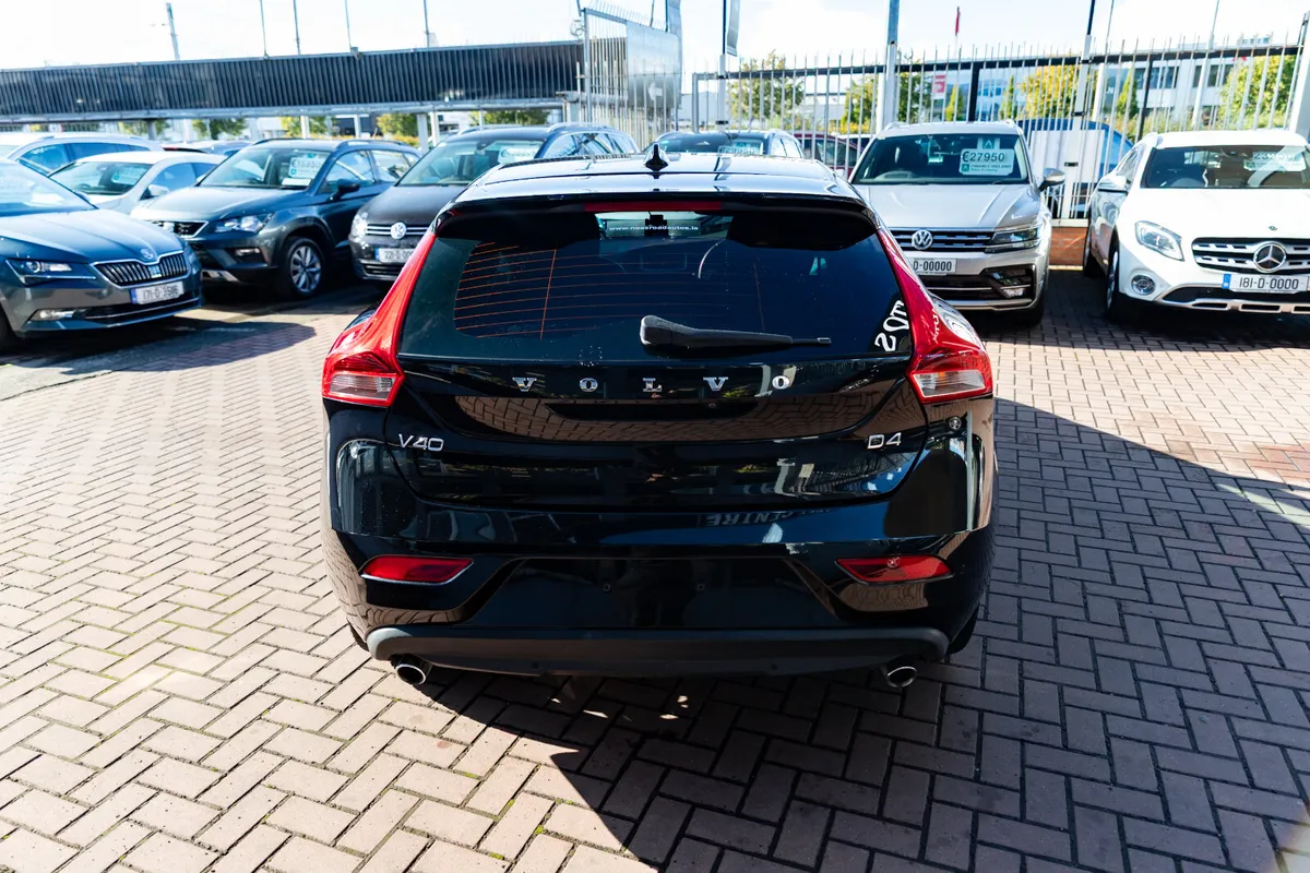 VOLVO V40 2.0D4 SE LUXURY 5DR HATCHBACK AUTOMATIC - Image 4