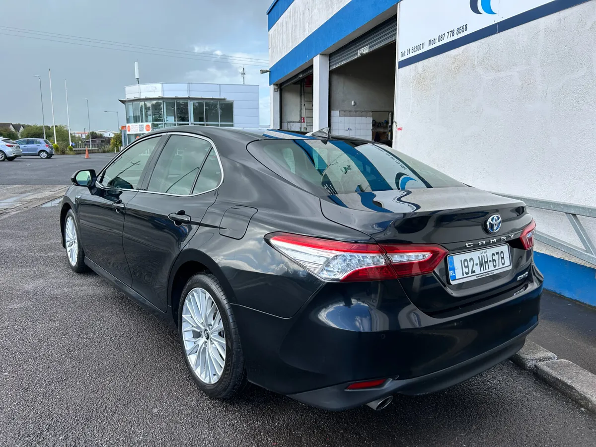 Toyota Camry PLATINUM. - Image 3