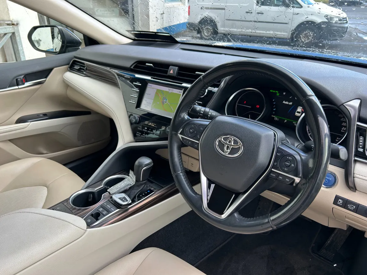 Toyota Camry PLATINUM. - Image 3