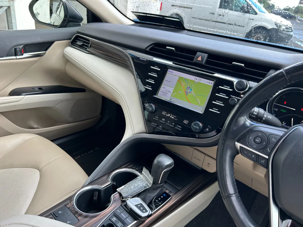 Toyota Camry PLATINUM. - Image 4