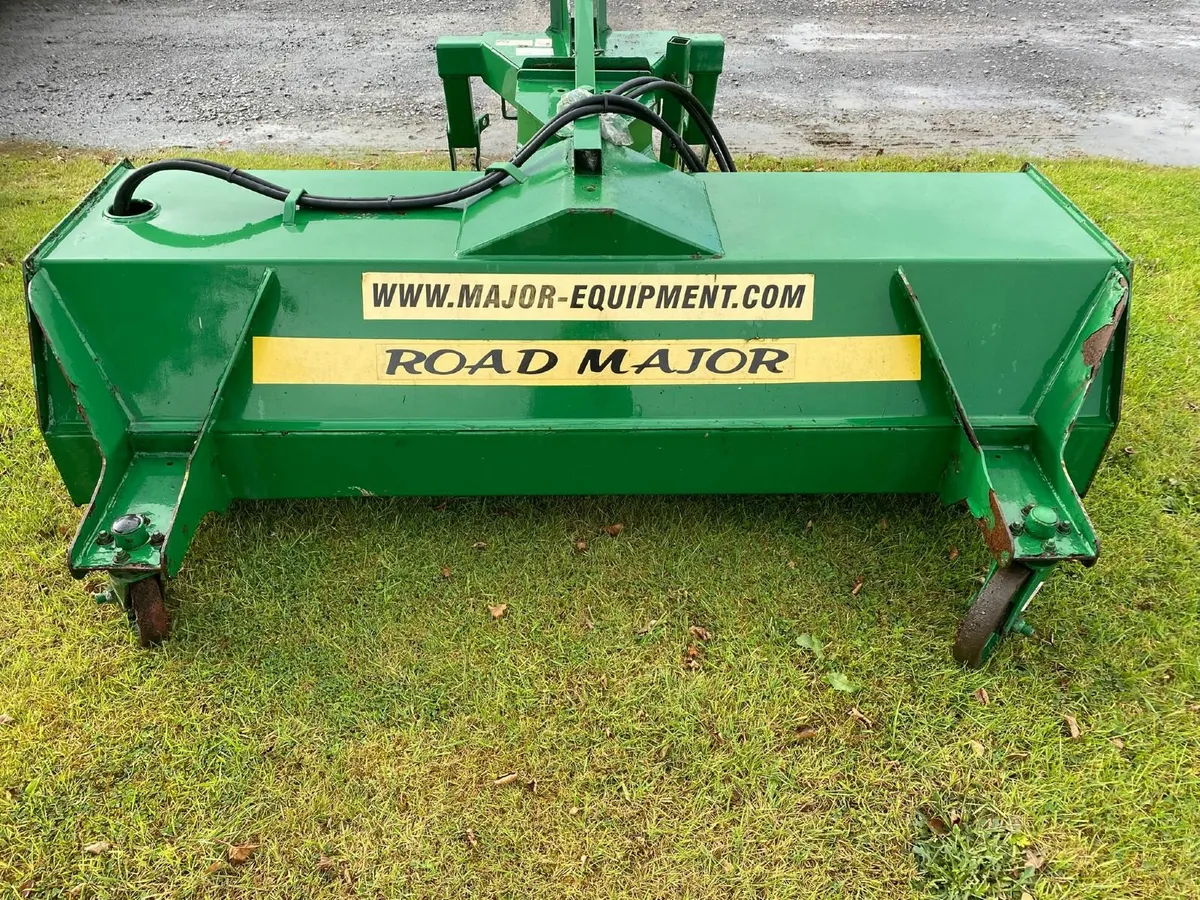Major road sweeper - Image 1