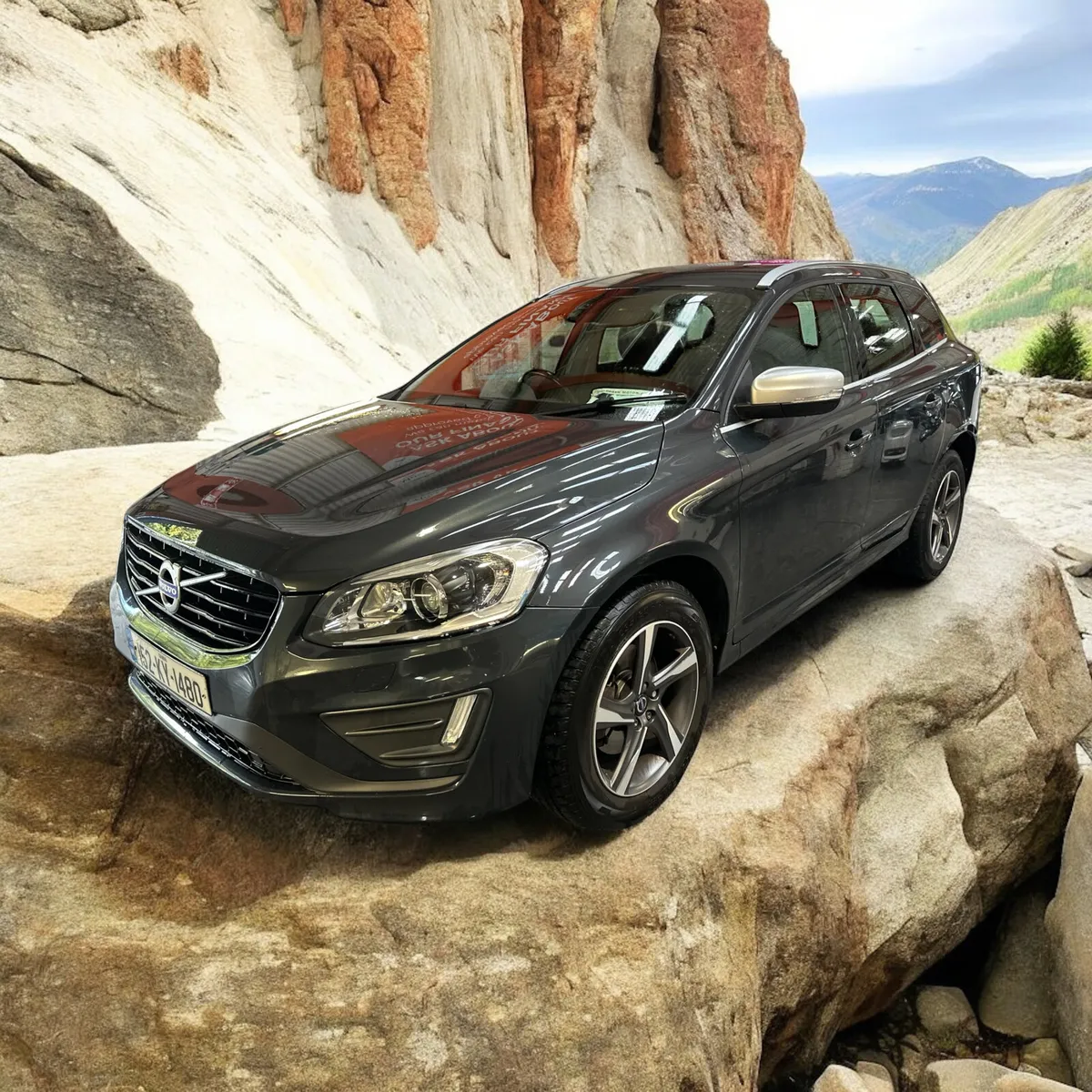 2015 Volvo XC60 D4 (190hp) FWD R-DESIGN - Image 3