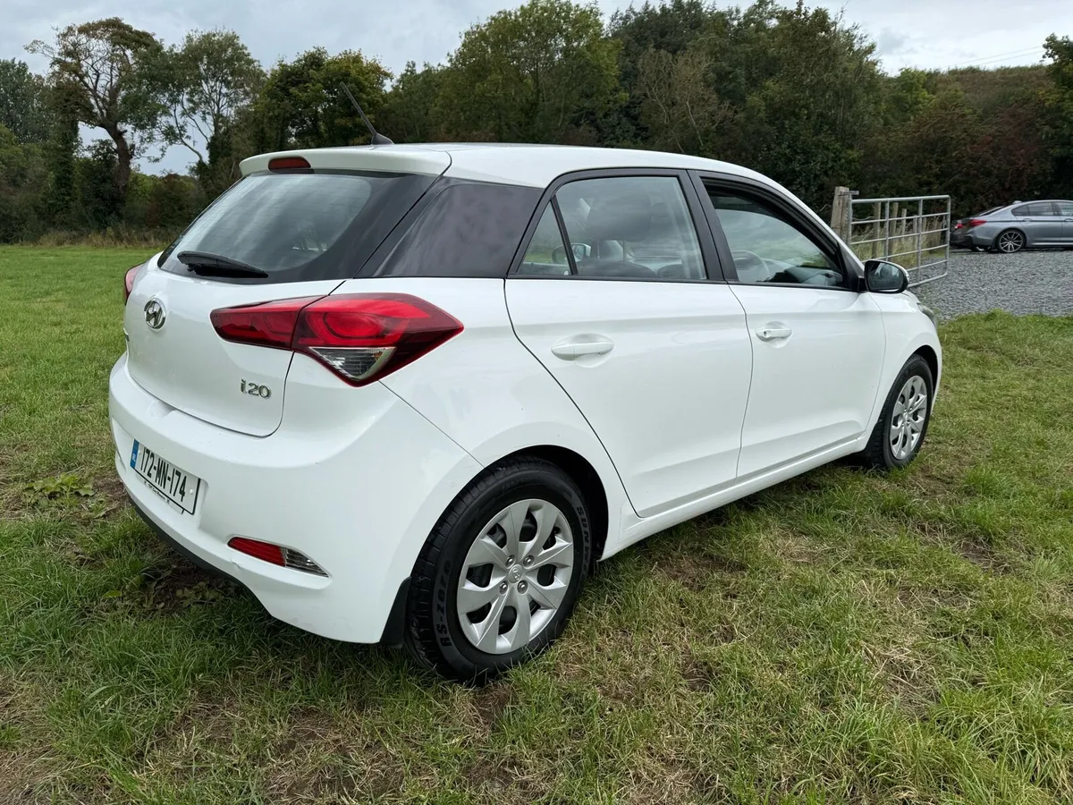 2017 Hyundai i20 petrol excellent condition - Image 2