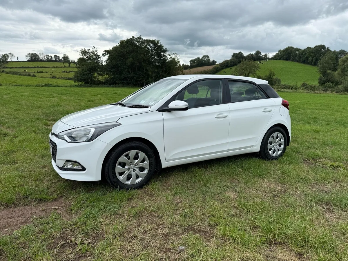2017 Hyundai i20 petrol excellent condition - Image 3