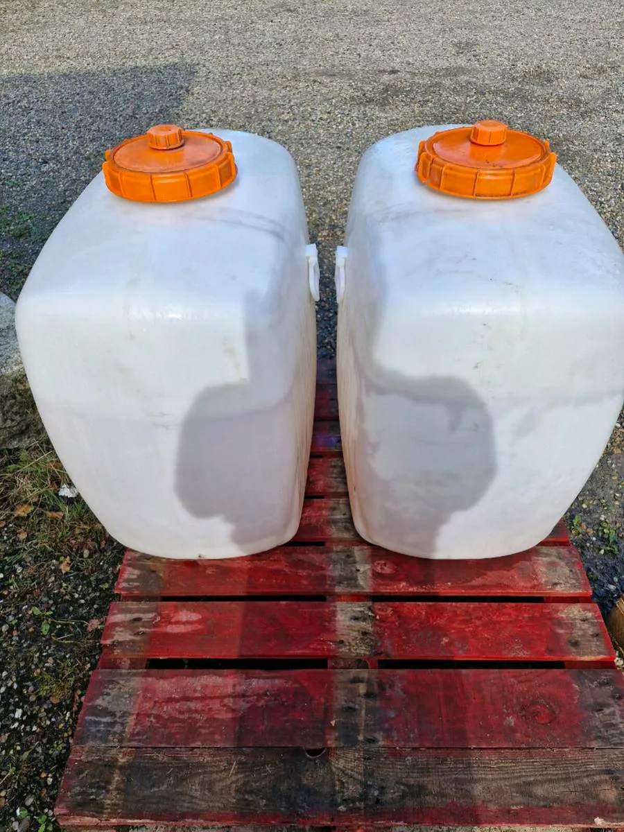 Plastic tanks - Image 1