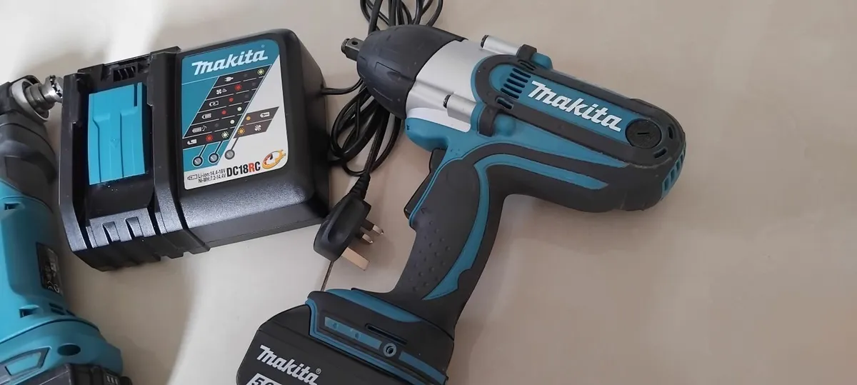 Makita DTW450 Impact Wrench + DTM51 Multi Tool 18v - Image 3
