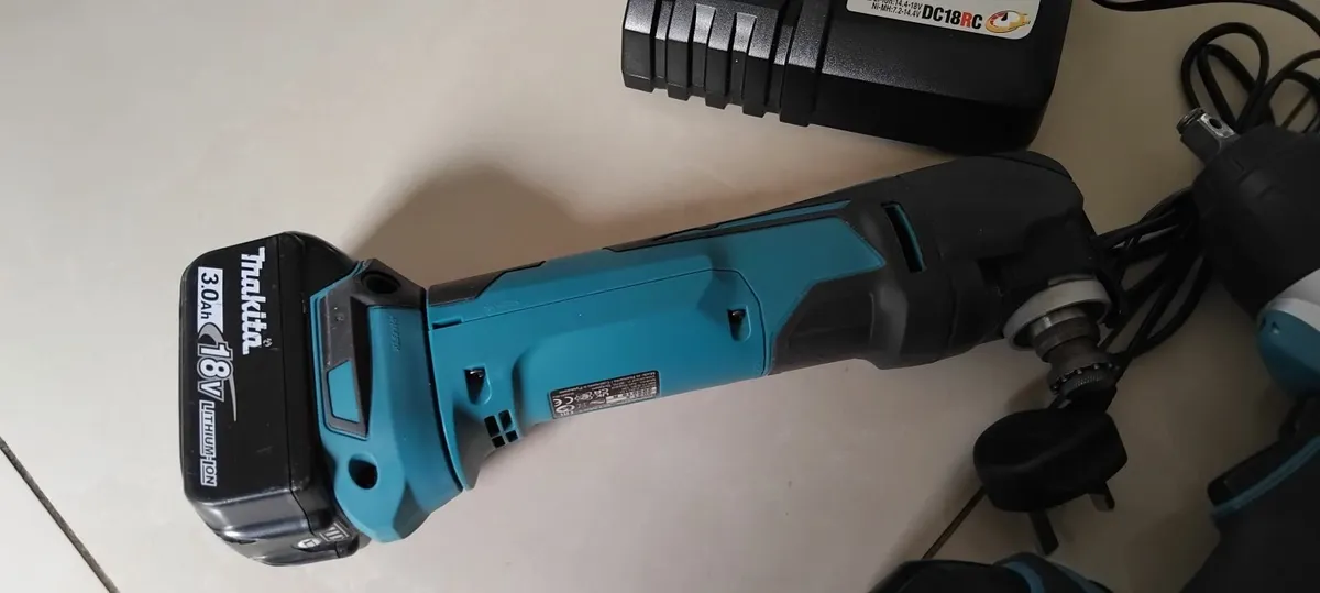 Makita DTW450 Impact Wrench + DTM51 Multi Tool 18v - Image 4
