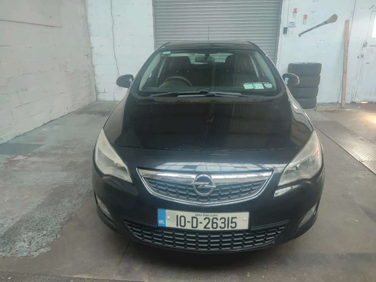 2010 Opel Astra - Image 2