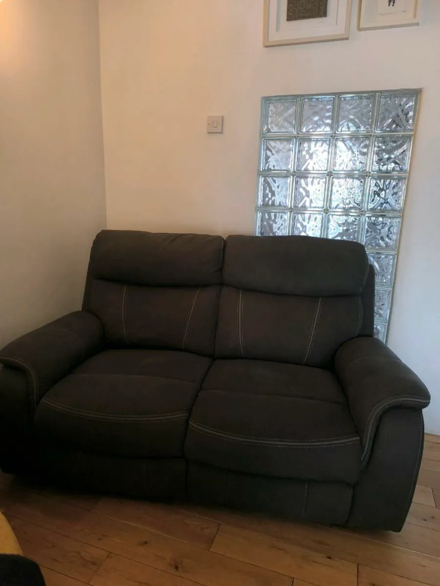 Recliner Couch - Image 4