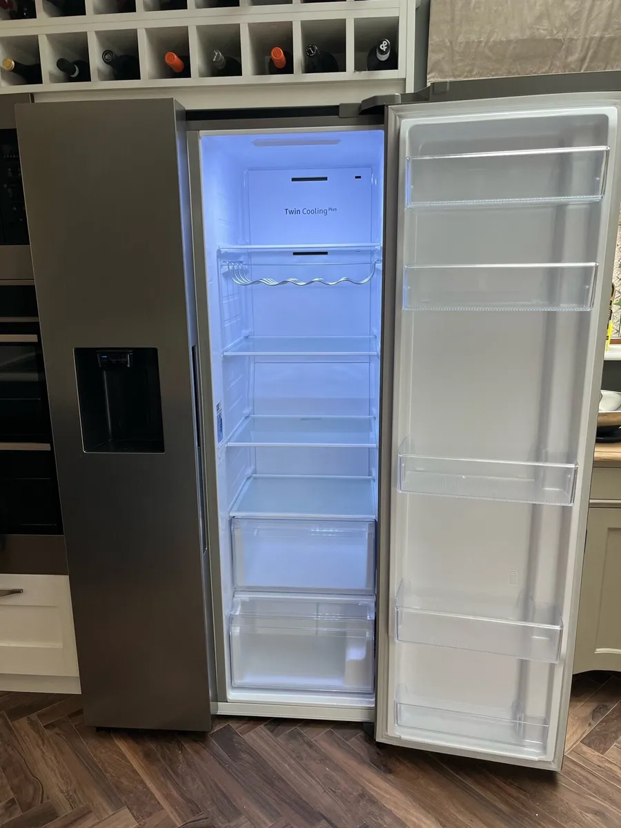 Samsung American style fridge freezer - Image 2
