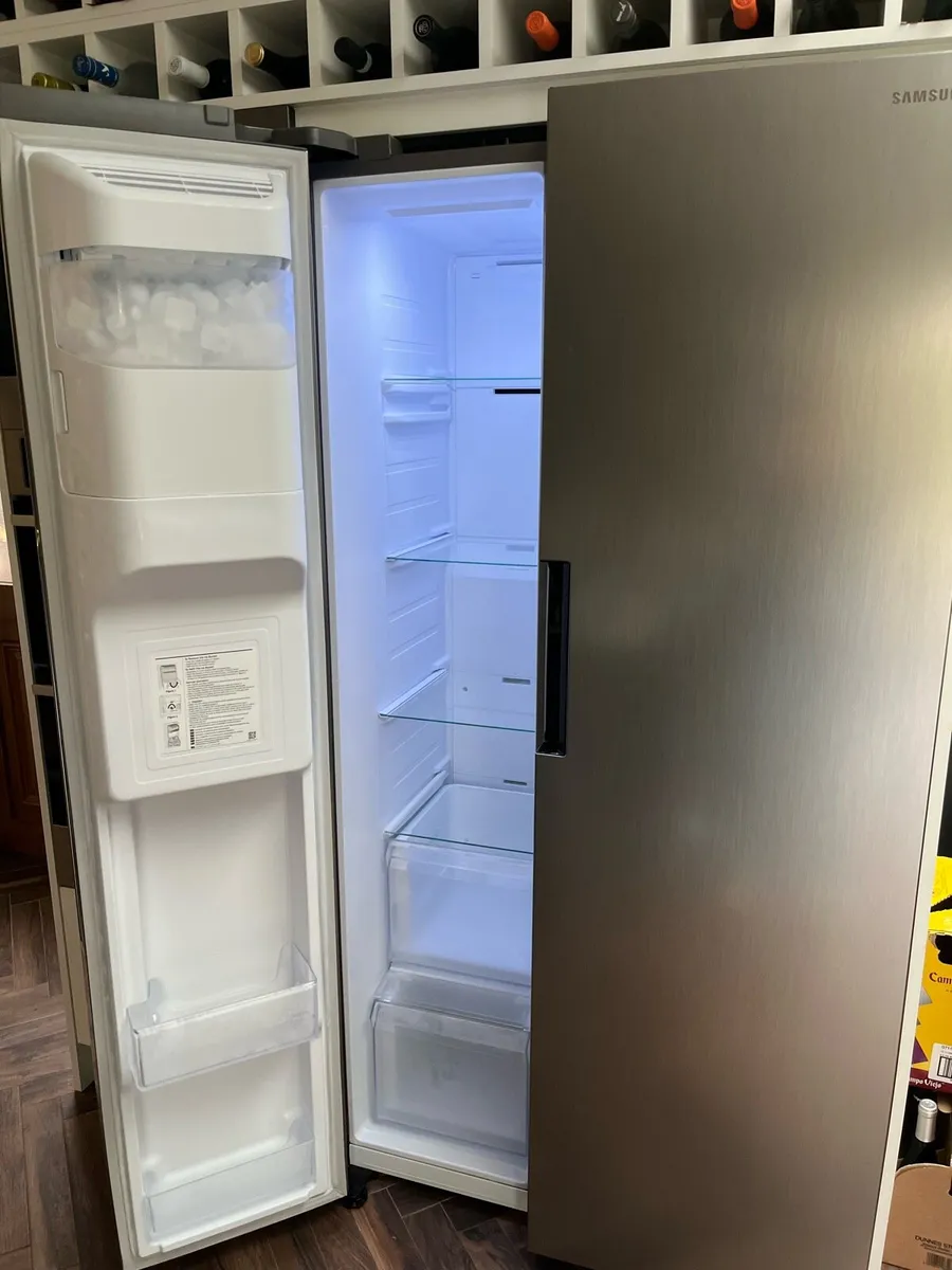 Samsung American style fridge freezer - Image 3
