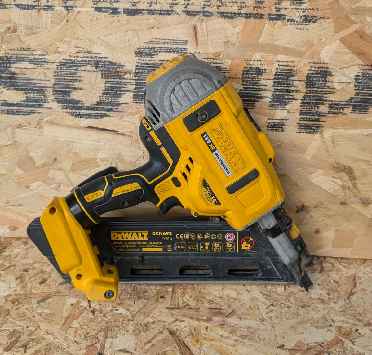 DeWalt 1st Fix Framing Nail Gun - Body Only 2 - Image 2