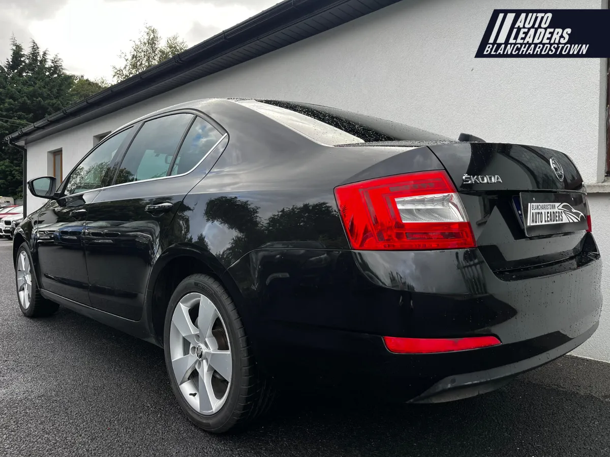 SKODA OCTAVIA 1.6 TDI STYLE 110HP DSG AUTO - Image 4
