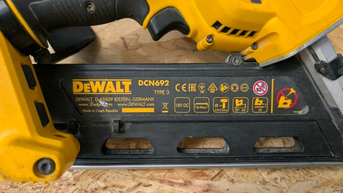 DeWalt 1st Fix Framing Nail Gun - Body Only 3 - Image 3