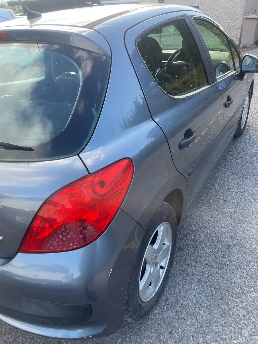 Car - Image 3