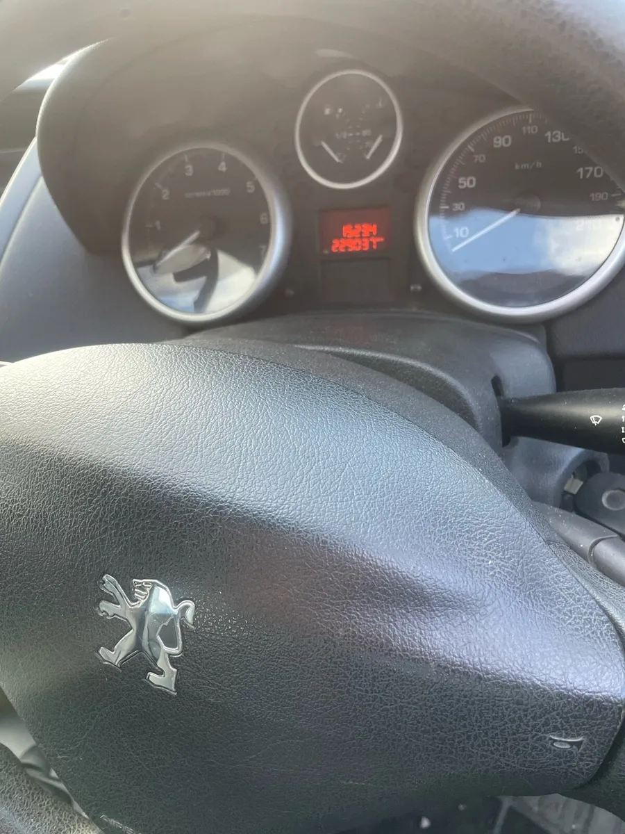 Car - Image 4