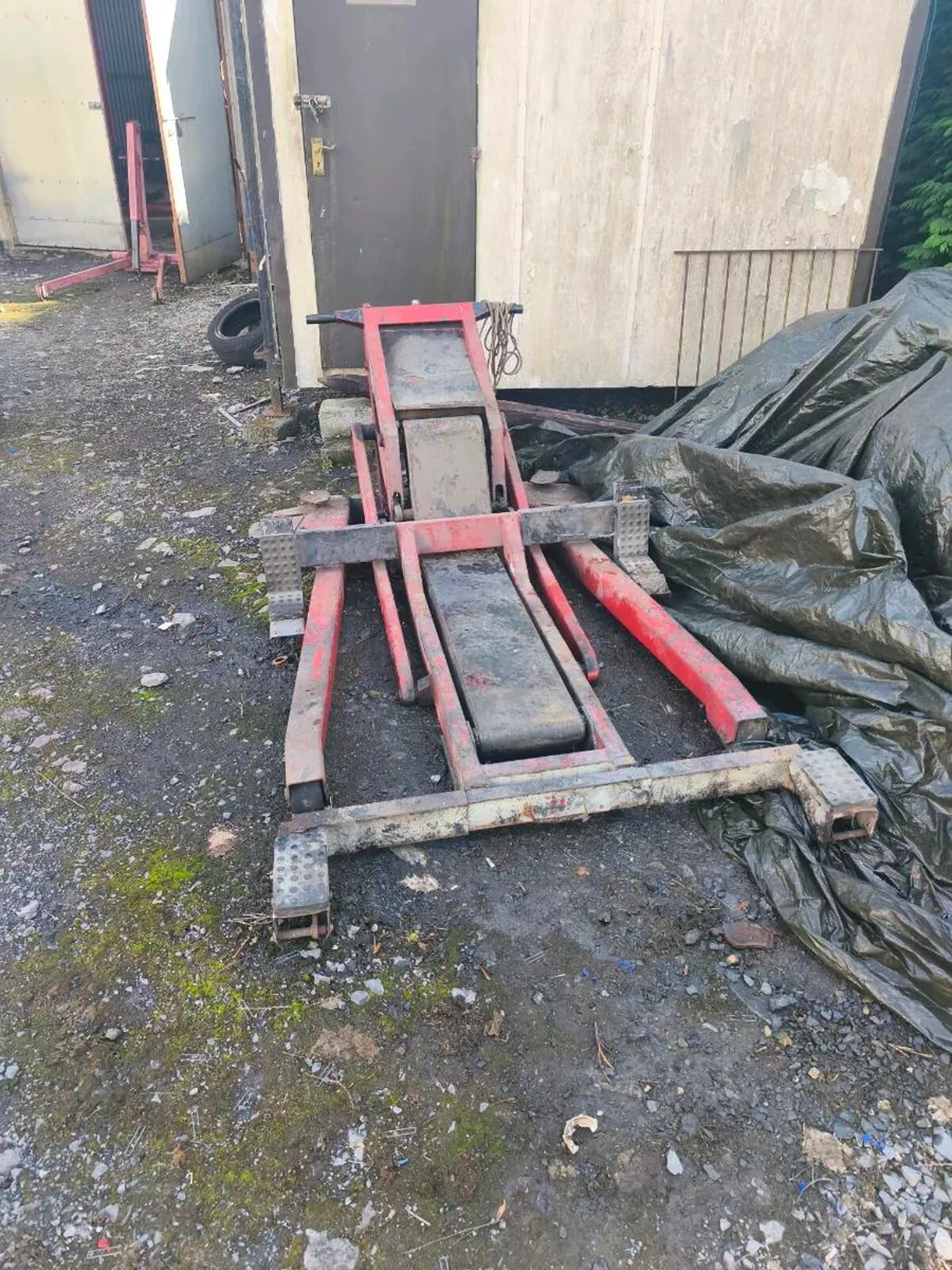 Mobile lift - Image 1