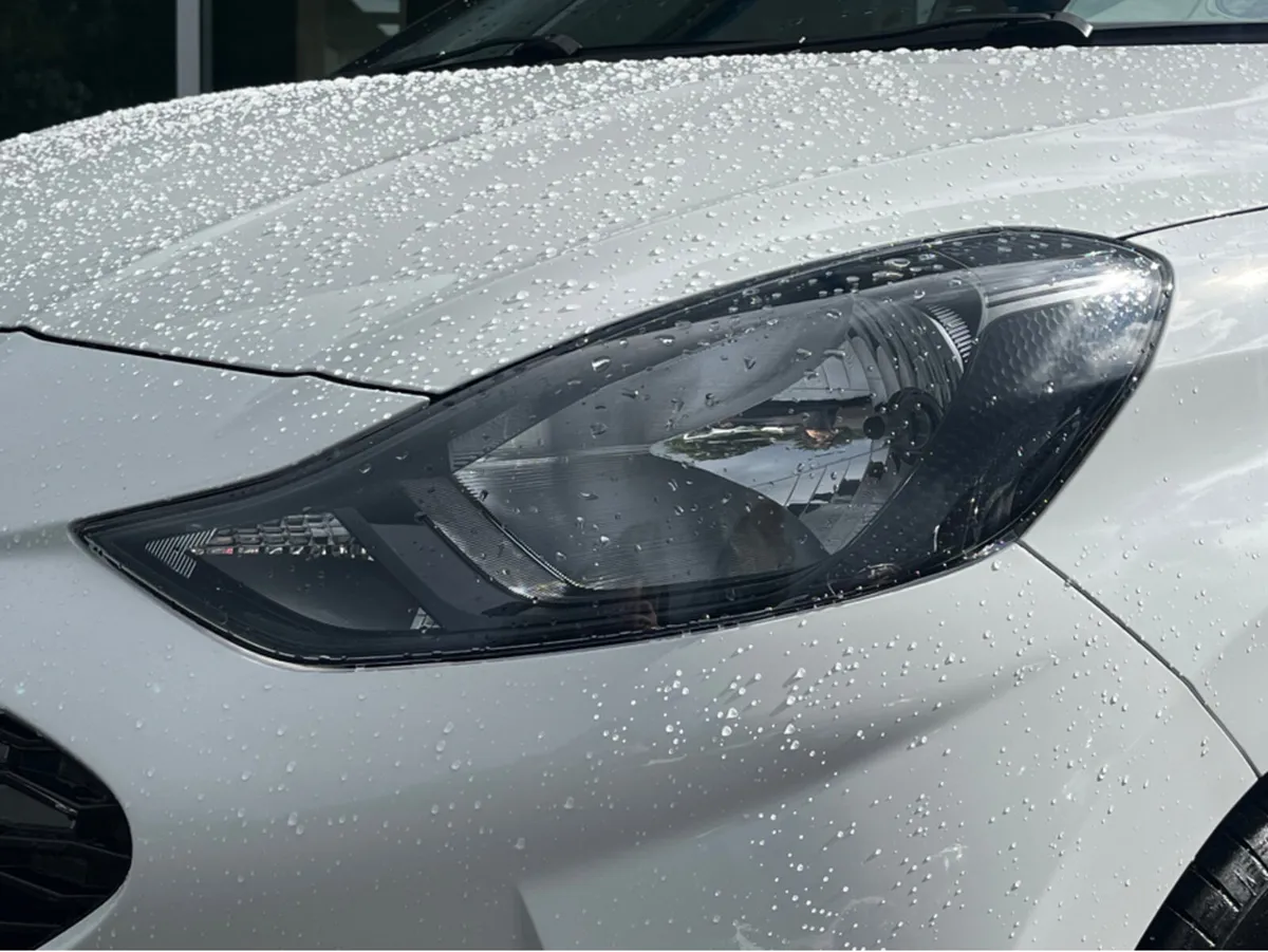 Hyundai i10 DELUXE PLUS TWO TONE - Image 3