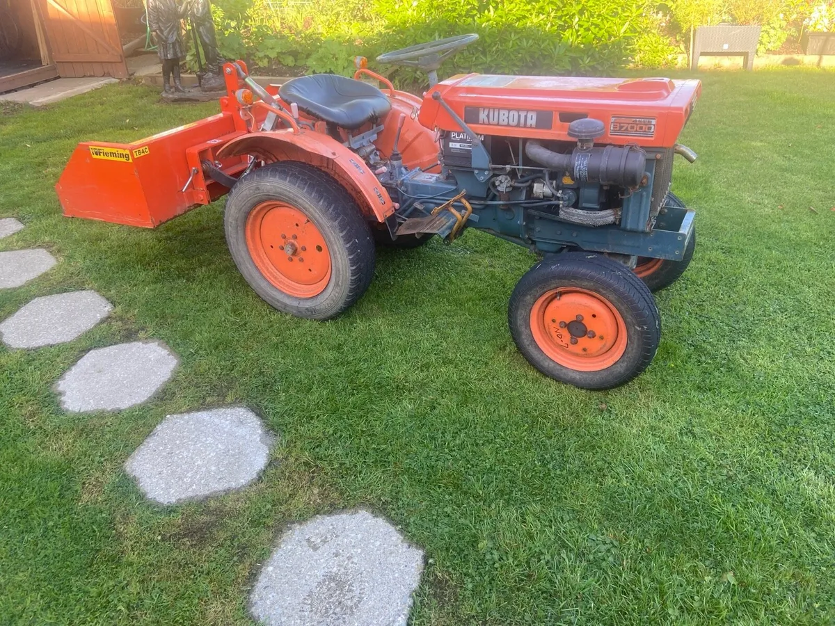 Kubota compact tractor - Image 1