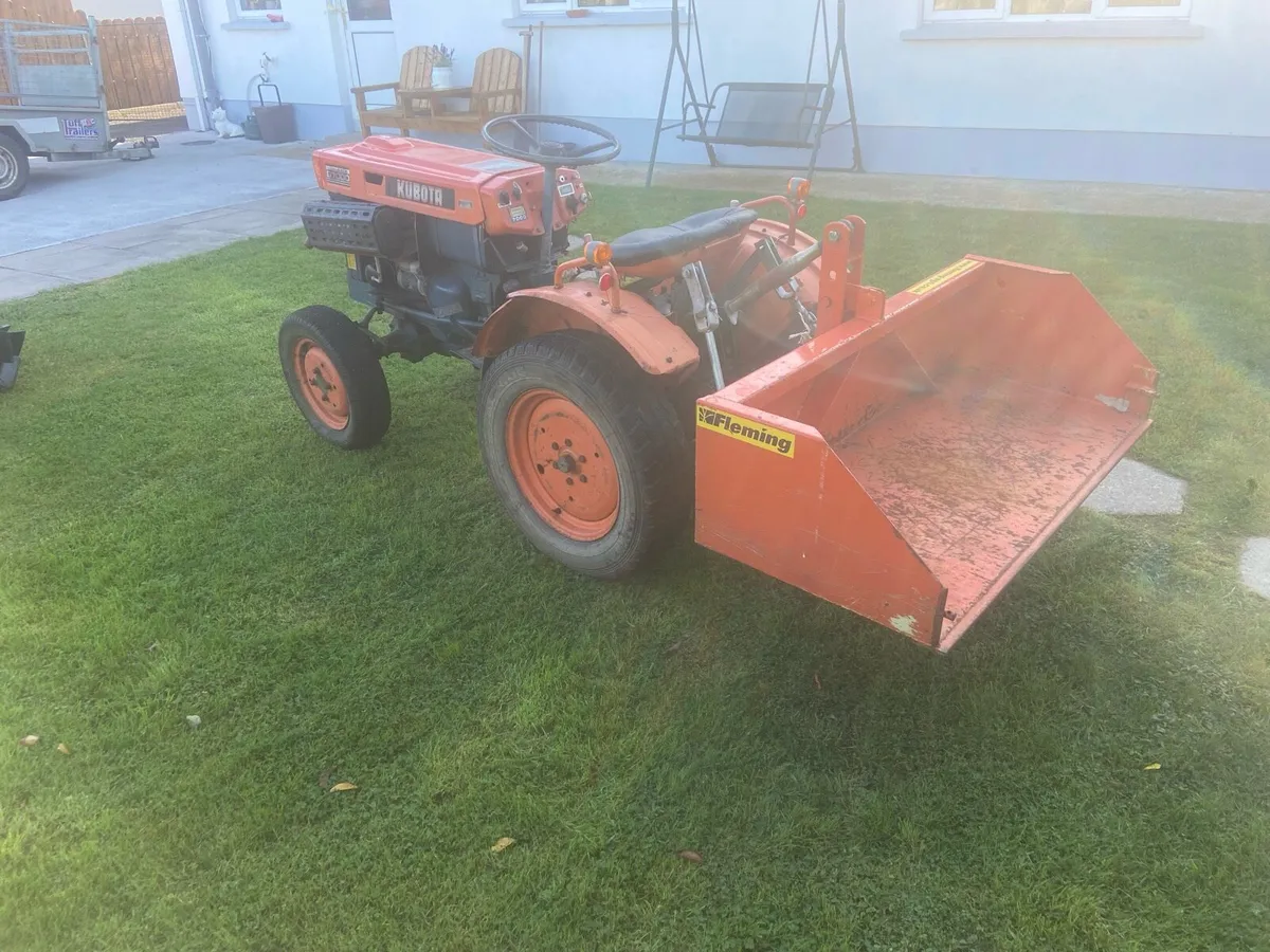 Kubota compact tractor - Image 3