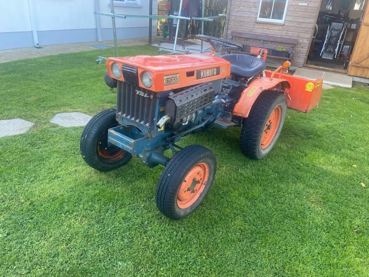 Kubota compact tractor - Image 4