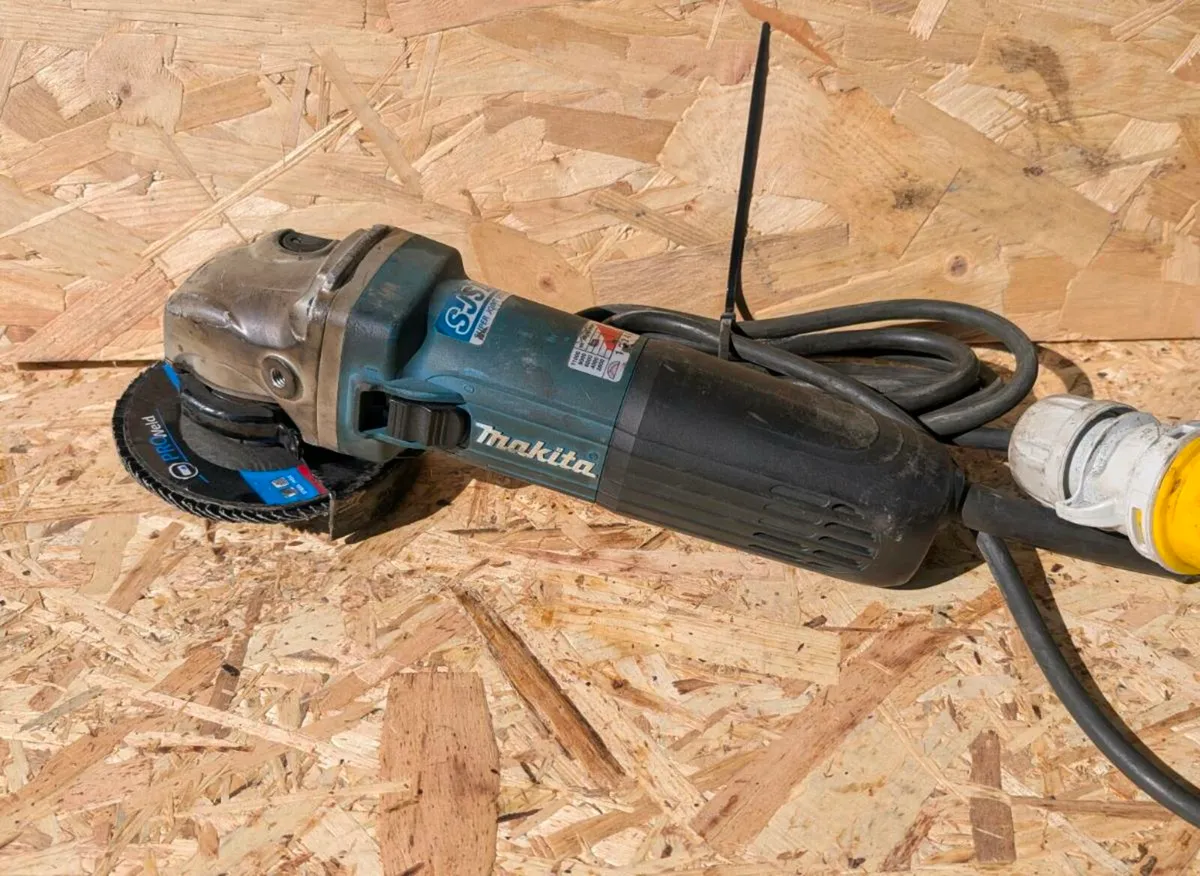 Makita 110v 1400w Angle Grinder - Image 1
