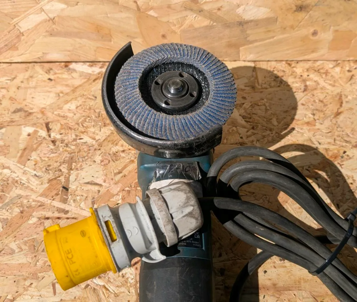 Makita 110v 1400w Angle Grinder - Image 3