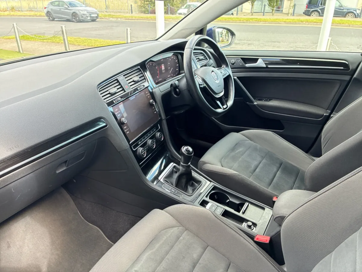 Volkswagen Golf HIGHLINE 1.0 TSI MANUAL 6SPEED FWD - Image 3