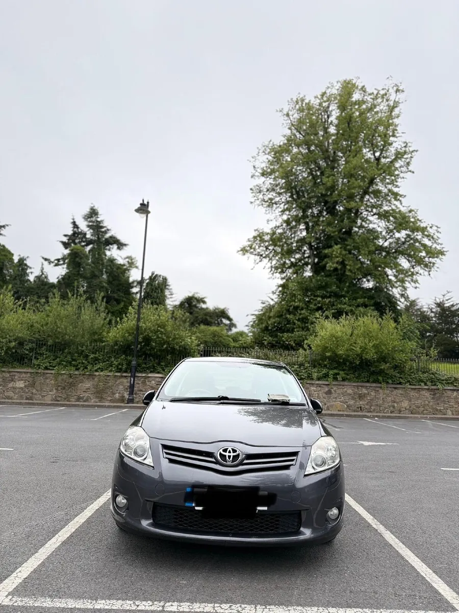 Toyota Auris 2011 - Image 1