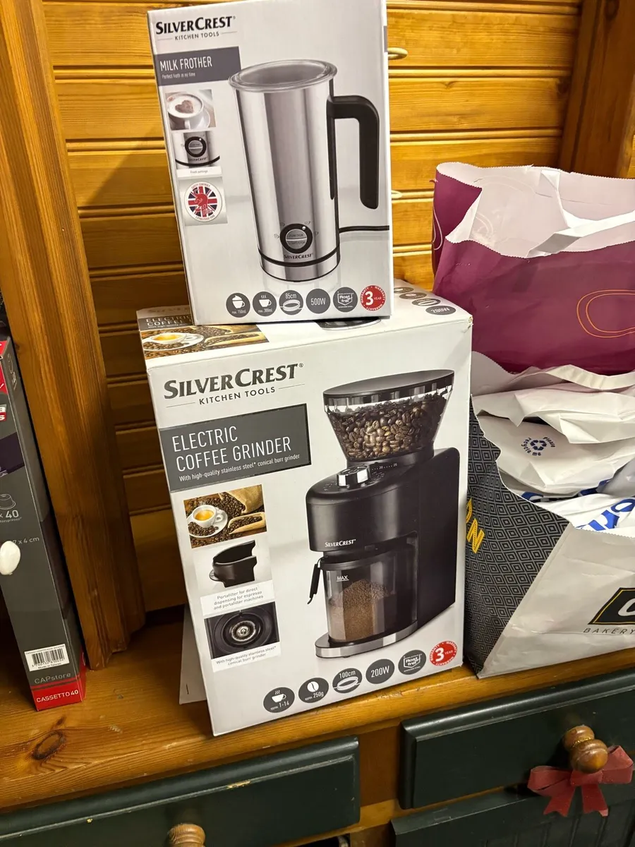 Coffee grinder & milk frother - Image 1