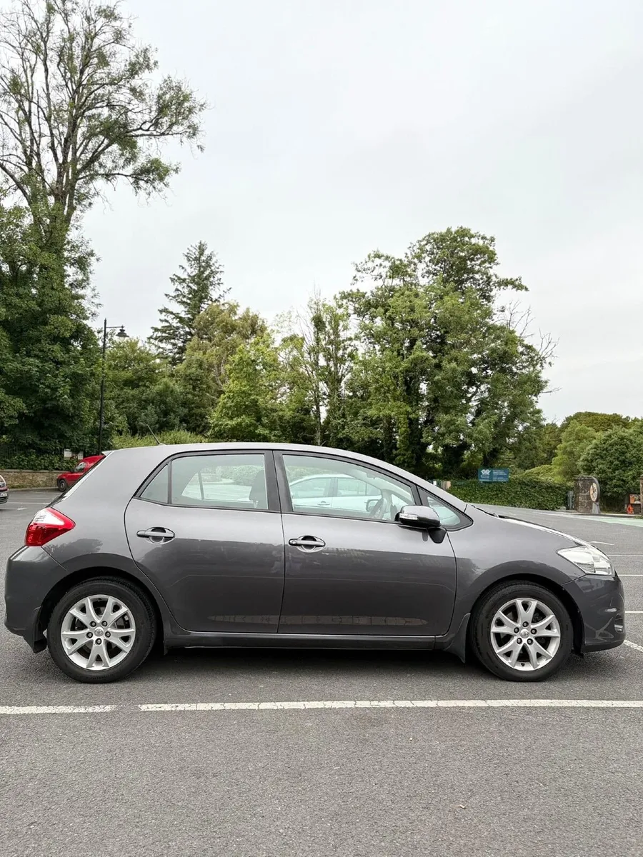 Toyota Auris 2011 - Image 3