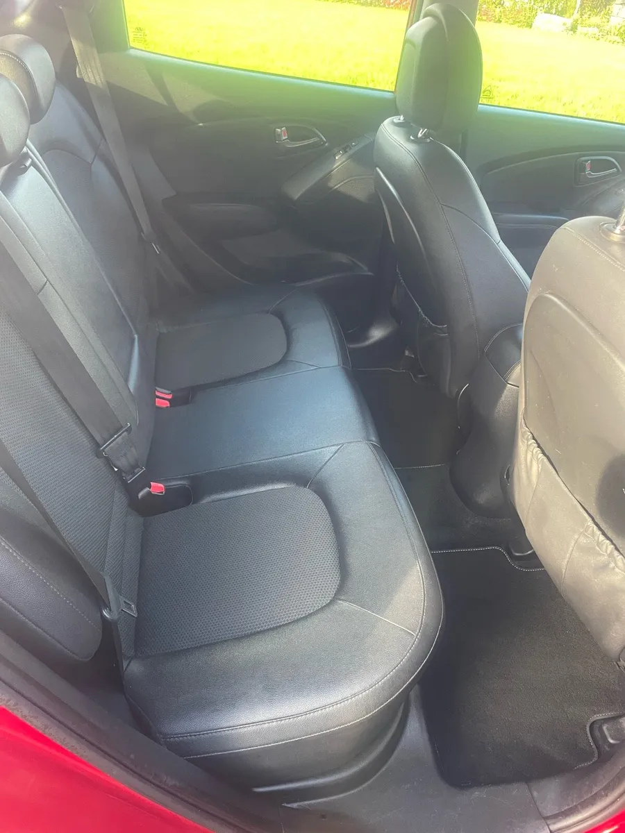 Automatic Hyundai ix35 - Image 4
