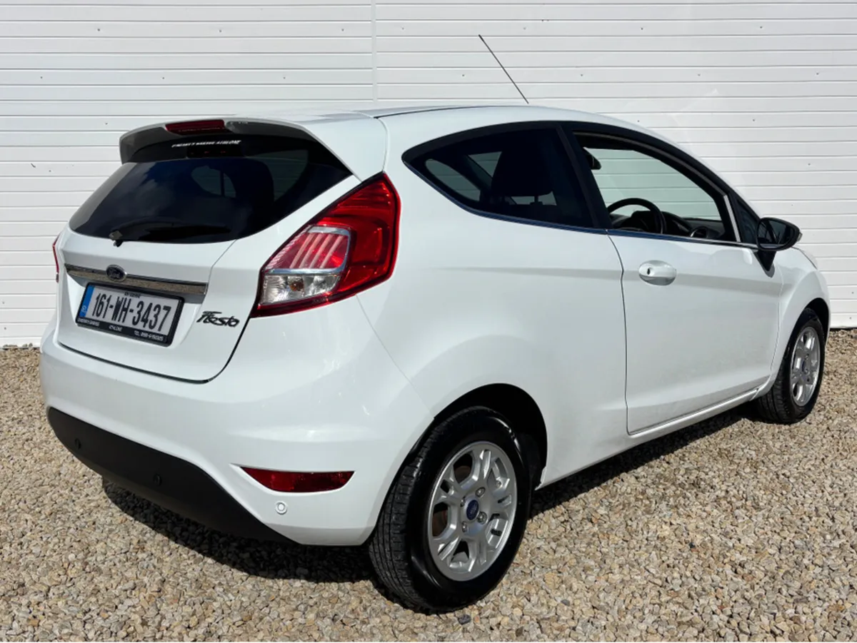 Ford Fiesta 1.5 TDCI TITANIUM ECONE ECONETIC 95PS - Image 4