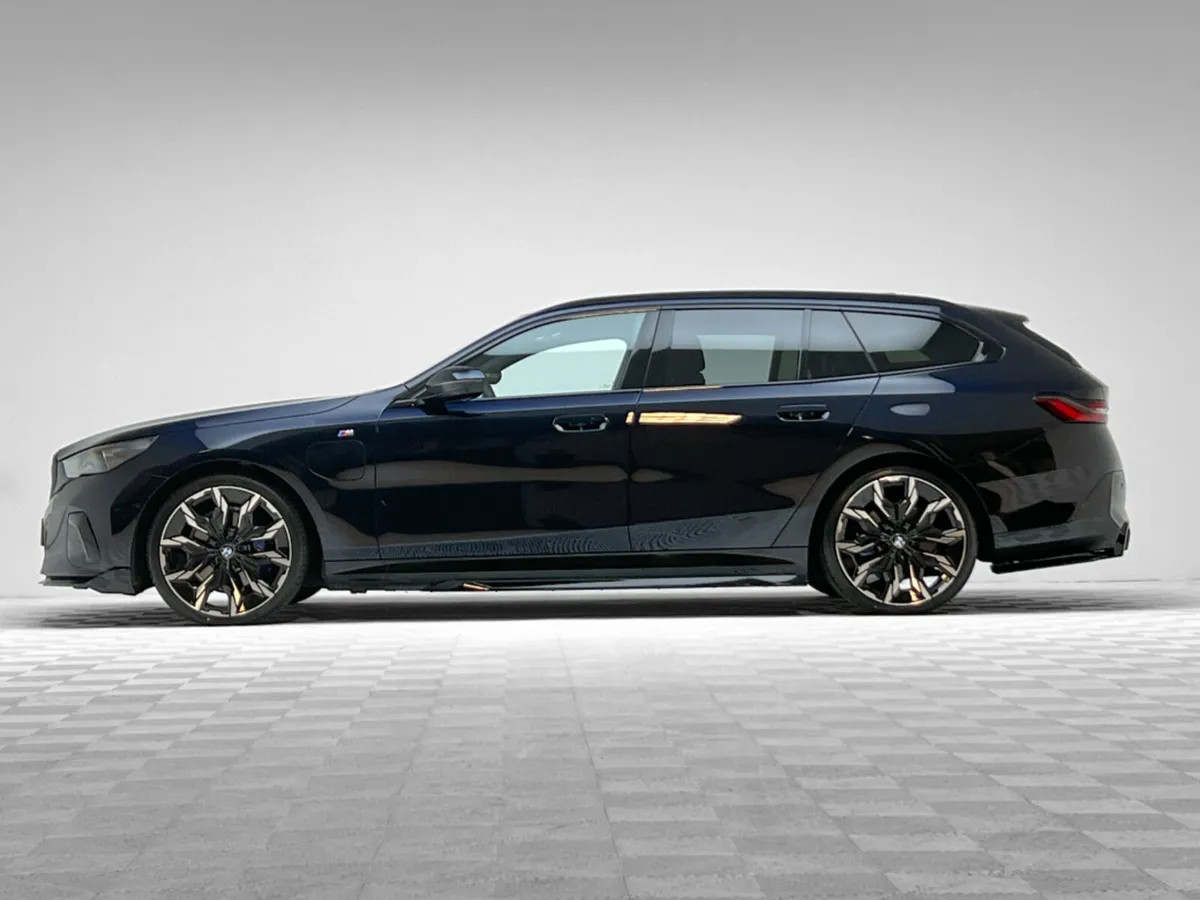 BMW 5-Series 530E TOURING M SPORT PRO - Image 4